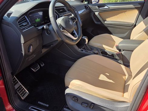 Used 2024 Volkswagen Tiguan SE R-Line image 14