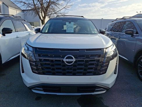 New 2026 Nissan Pathfinder Platinum image 2