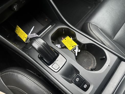 Used 2020 Volvo XC40 T5 Momentum image 24