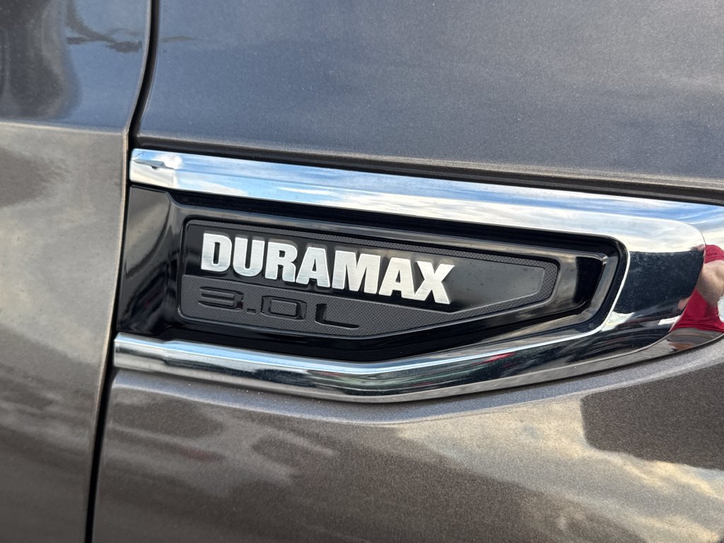 Used 2021 GMC Yukon SLT w/ SLT Premium Package AWD/4WD image 11