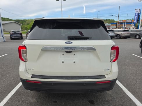 Used 2020 Ford Explorer XLT w/ Comfort Package AWD/4WD image 4