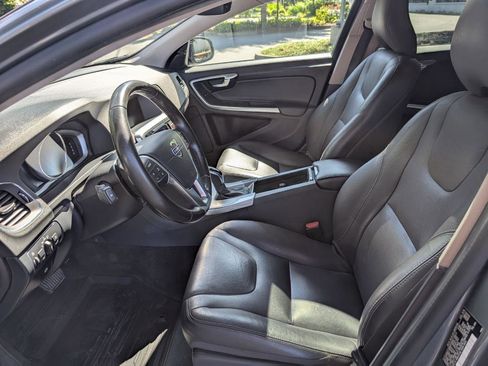 Used 2018 Volvo V60 T5 Cross Country w/ Convenience Package image 10