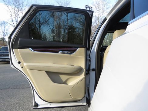 Used 2017 Cadillac XT5 Premium Luxury image 20