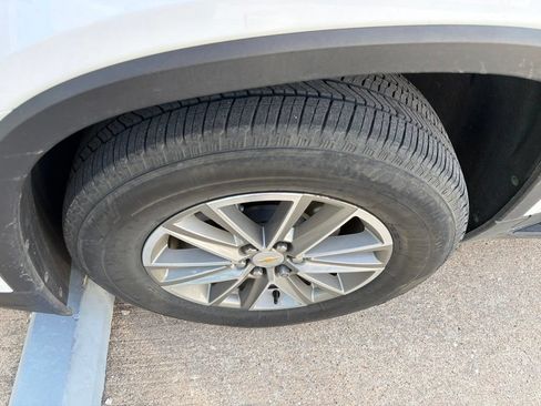 Used 2024 Chevrolet Traverse LT FWD image 6