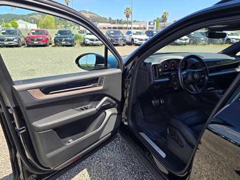 Used 2024 Porsche Cayenne S AWD/4WD image 21
