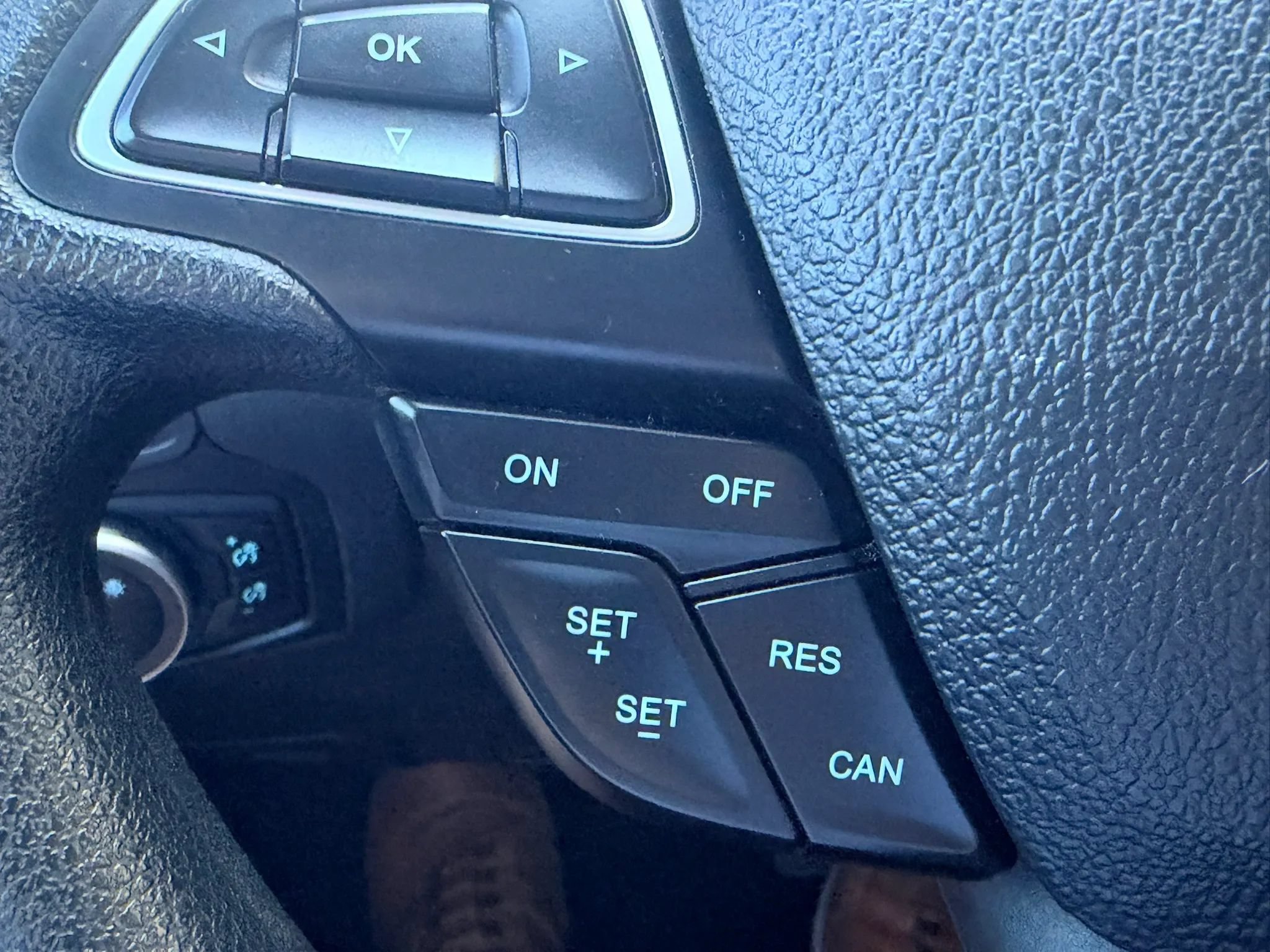 Used 2018 Ford Focus SE FWD image 6