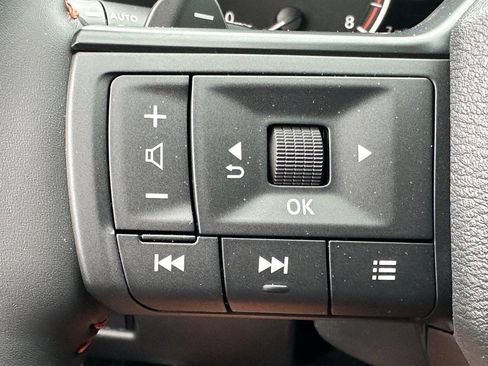 Used 2026 Nissan Rogue SV AWD/4WD image 12
