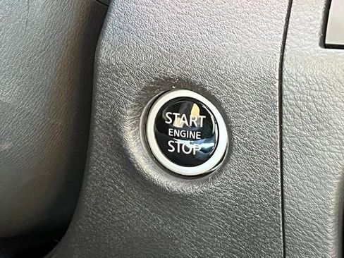 Used 2025 Nissan Frontier PRO-4X image 24