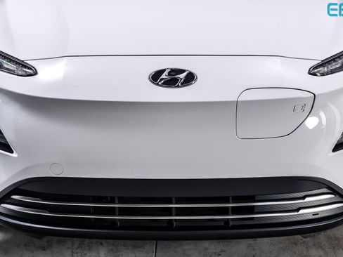 Used 2023 Hyundai Kona SE w/ Cargo Package FWD image 9