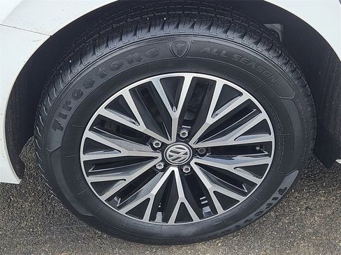 Used 2020 Volkswagen Jetta SE w/ SE Cold Weather Package image 9