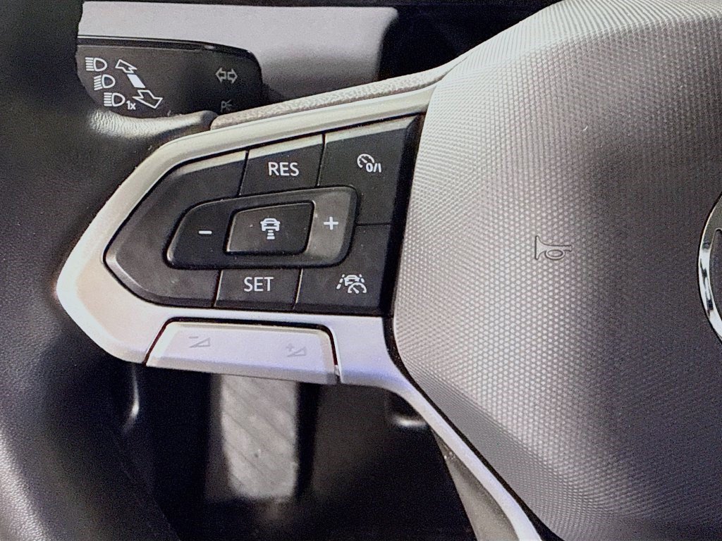 Used 2025 Volkswagen Jetta SE FWD image 13