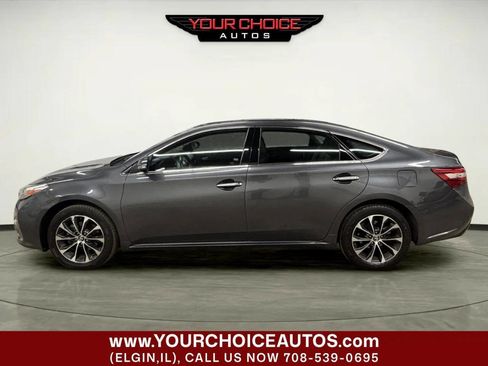 Used 2018 Toyota Avalon XLE image 2