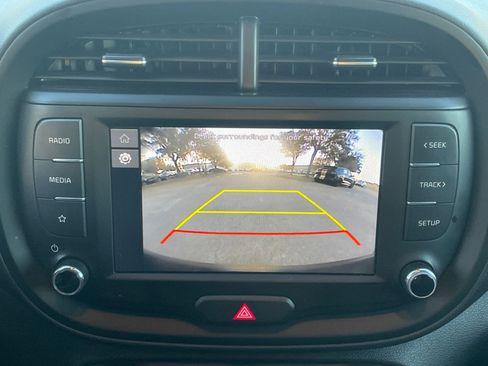 Used 2025 Kia Soul LX w/ LX Technology Package image 24