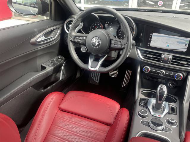 Certified 2022 Alfa Romeo Giulia Veloce AWD/4WD image 32