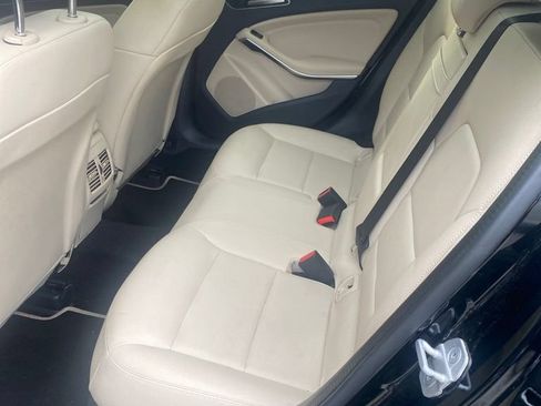 Used 2018 Mercedes-Benz GLA 250 image 8