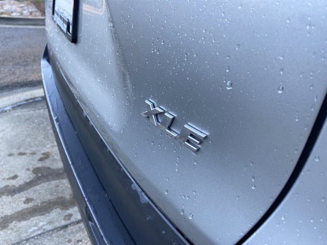 Used 2021 Toyota RAV4 XLE FWD image 51