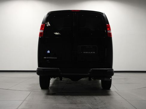 Used 2025 Chevrolet Express 3500 LS RWD image 5