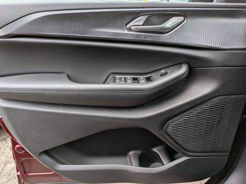 New 2025 Jeep Grand Cherokee Altitude image 24