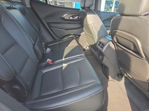 Used 2024 GMC Terrain SLT image 10