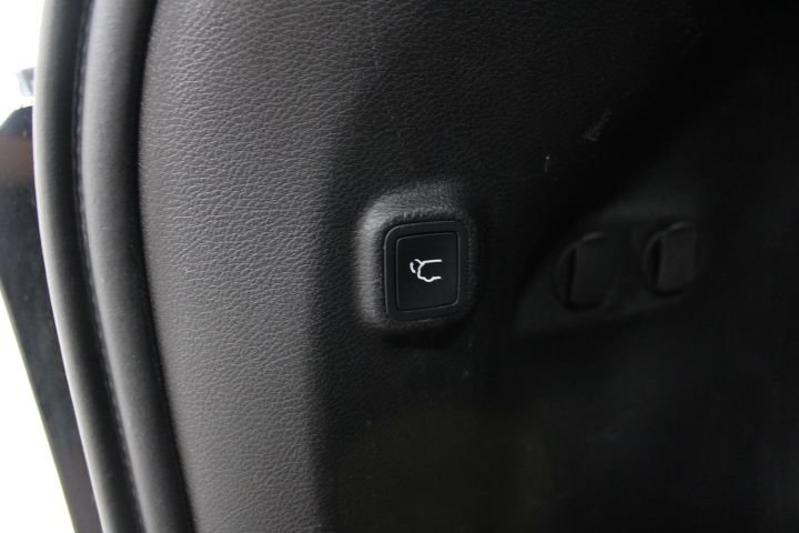 Used 2019 Jeep Cherokee Limited AWD/4WD image 14