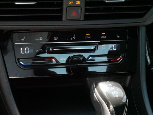 Certified 2025 Volkswagen Jetta Sport FWD image 23