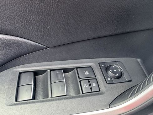 Used 2025 Toyota RAV4 XLE AWD/4WD image 15