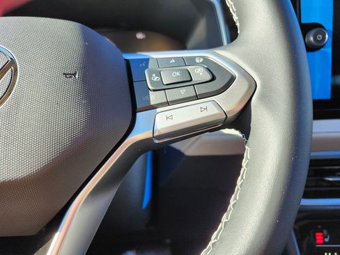 New 2026 Volkswagen Taos SE image 12