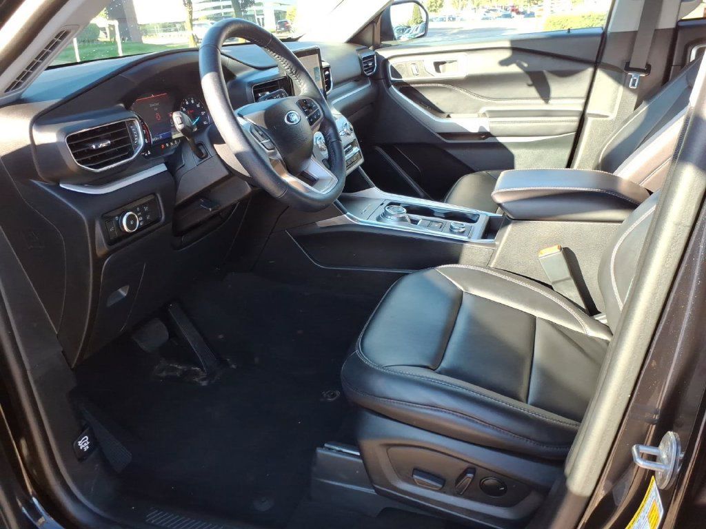 Used 2023 Ford Explorer XLT w/ Equipment Group 202A AWD/4WD image 10