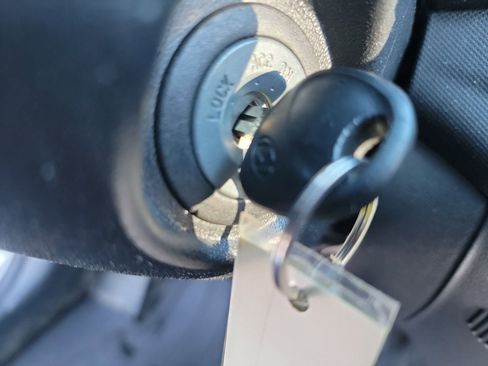 Used 2010 Hyundai Elantra GLS image 23