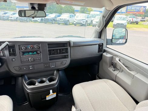 Used 2026 Chevrolet Express 3500 LT w/ LT Preferred Equipment Group RWD image 22