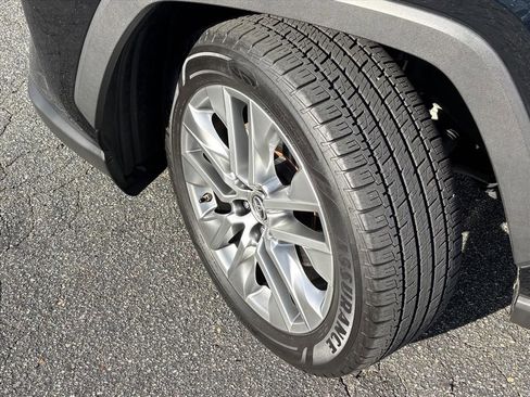 Used 2019 Toyota RAV4 XLE Premium image 27