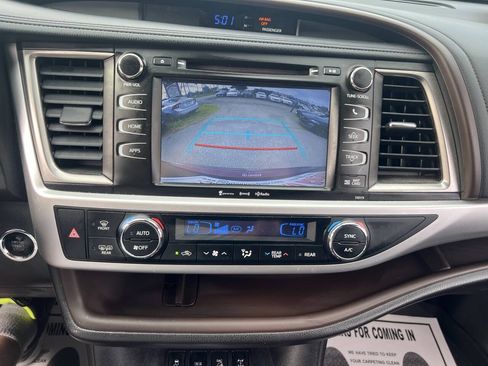 Used 2018 Toyota Highlander XLE AWD/4WD image 33