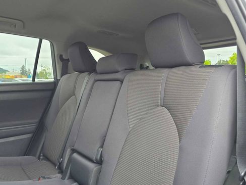 Used 2023 Toyota Highlander LE FWD image 19