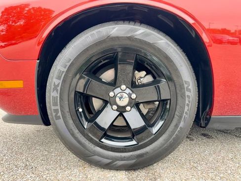 Used 2014 Dodge Challenger SXT RWD image 24