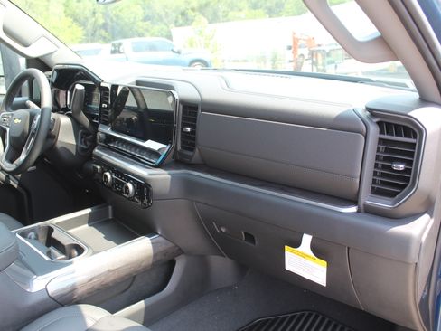 New 2026 Chevrolet Silverado 2500 LTZ w/ LTZ Convenience Package AWD/4WD image 15