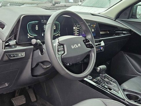 Certified 2023 Kia Niro EX image 10