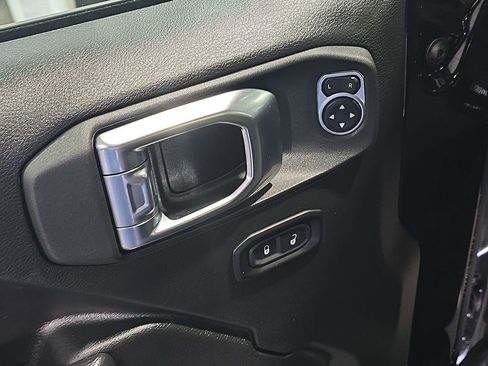 Used 2025 Jeep Gladiator Rubicon AWD/4WD image 19