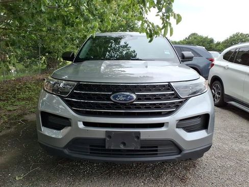 Used 2020 Ford Explorer XLT RWD image 3