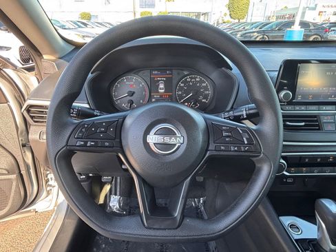 Used 2024 Nissan Altima 2.5 S FWD image 23