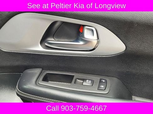 Used 2025 Chrysler Pacifica Limited FWD image 12