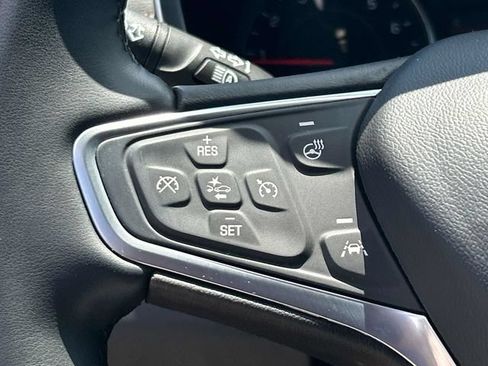 Used 2023 Chevrolet Equinox Premier FWD image 32