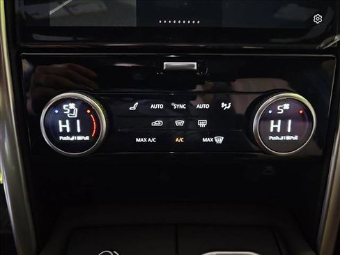 New 2025 Land Rover Discovery Dynamic SE image 21