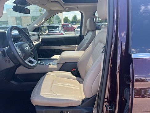 Used 2024 Ford Expedition Limited AWD/4WD image 11
