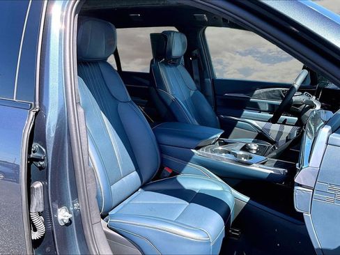 Certified 2025 Cadillac Escalade IQ Luxury 2 AWD/4WD image 30