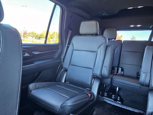 Used 2021 GMC Yukon Denali w/ Denali Premium Package image 24