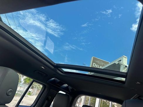 Used 2025 Land Rover Defender 110 S image 20