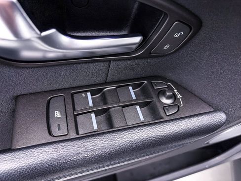 Used 2017 Land Rover Range Rover Evoque SE Premium image 17