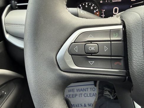 Used 2025 Jeep Compass Limited image 18