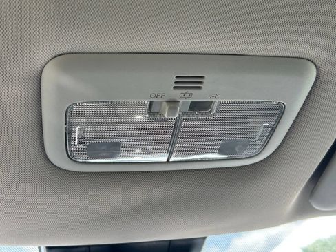 Used 2018 Toyota Corolla LE FWD image 18