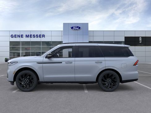 New 2026 Lincoln Navigator Reserve w/ Jet Appearance Package AWD/4WD image 25